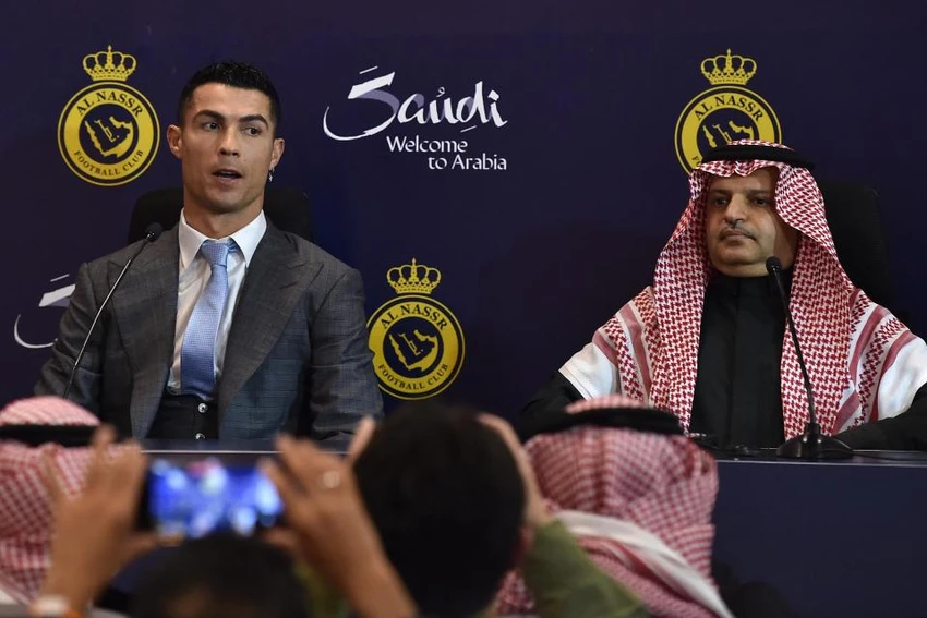 Chủ tịch CLB Al Nassr Muammar cho biết Ronaldo đề nghị được đối xử như mọi cầu thủ khác ở CLB. Ảnh: GETTY. Chủ tịch CLB Al Nassr Muammar cho biết Ronaldo đề nghị được đối xử như mọi cầu thủ khác ở CLB. Ảnh: GETTY.
