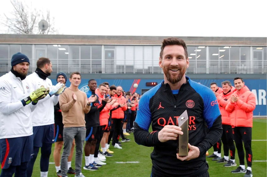 Messi được các đồng đội và nhân viên PSG chào đón trở lại rất trang trọng. Ảnh: GETTY. Messi được các đồng đội và nhân viên PSG chào đón trở lại rất trang trọng. Ảnh: GETTY.