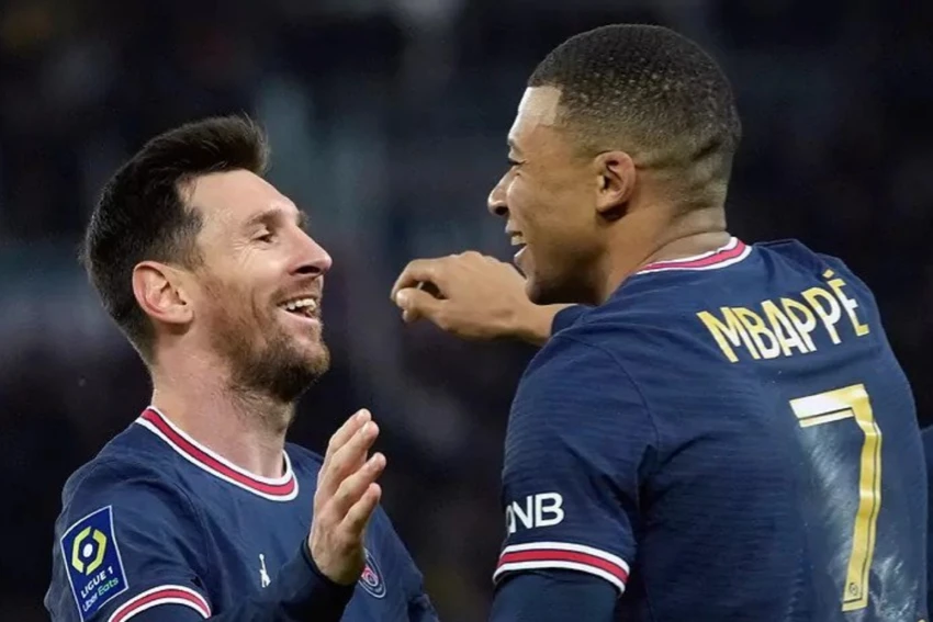 HLV Galtier cho rằng mối quan hệ giữa Messi và Mbappe không có vấn đề gì. Ảnh: GETTY. HLV Galtier cho rằng mối quan hệ giữa Messi và Mbappe không có vấn đề gì. Ảnh: GETTY.