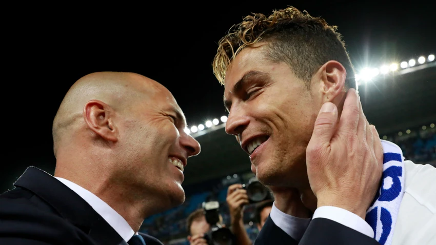 Zidane có vẻ ưu ái học trò cũ Ronaldo hơn đối thủ Messi. Ảnh: GETTY.