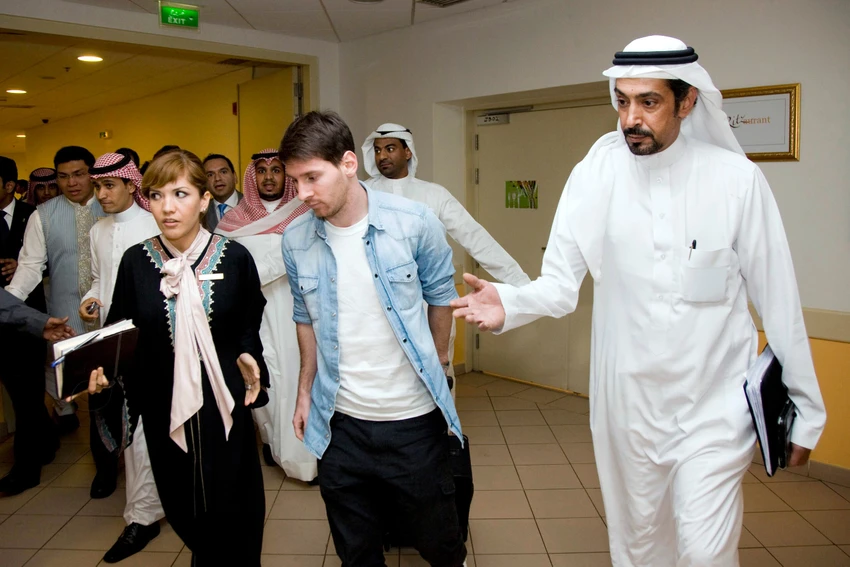 Messi gia nhập một đội bóng Vùng Vịnh sẽ nhận mức lương cao hơn Ronaldo. Ảnh: GETTY. Messi gia nhập một đội bóng Vùng Vịnh sẽ nhận mức lương cao hơn Ronaldo. Ảnh: GETTY.