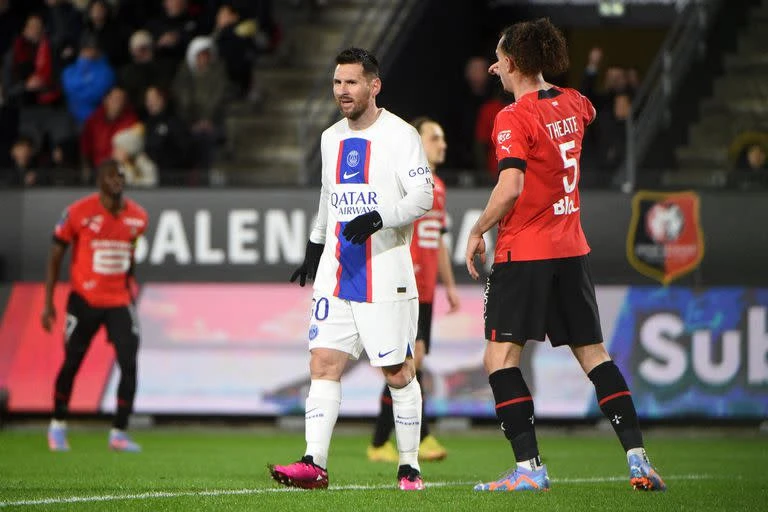 Chân sút người Argentina có trận thua đầu tiên trong màu áo PSG sau khi trở thành nhà vô địch thế giới. Ảnh: GETTY. Chân sút người Argentina có trận thua đầu tiên trong màu áo PSG sau khi trở thành nhà vô địch thế giới. Ảnh: GETTY.