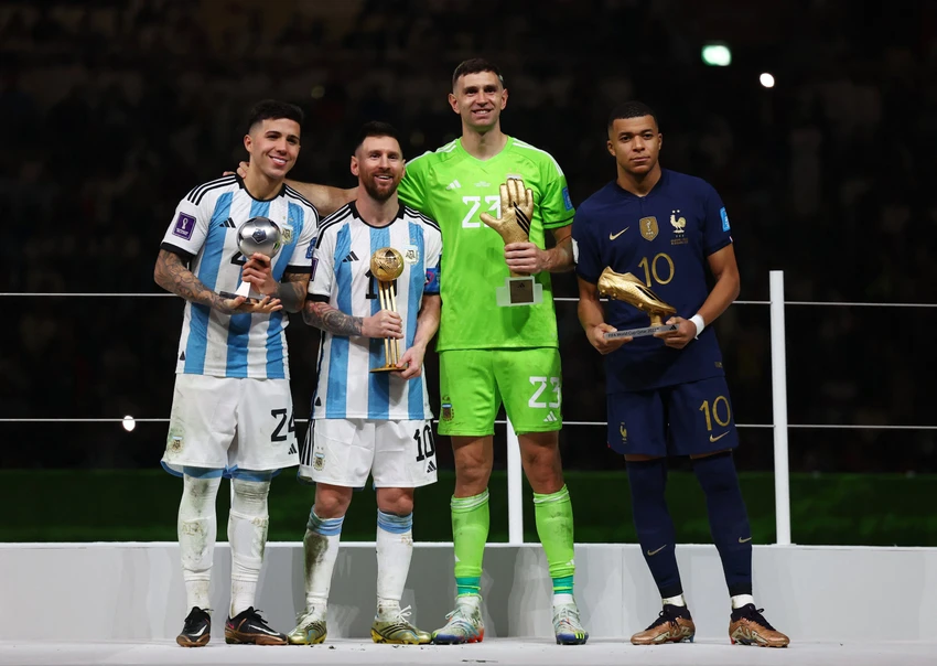 Messi bị xem là không có công lớn như thủ môn Martinez và thứ hạng thế giới kém cả Mbappe. Ảnh: GETTY.