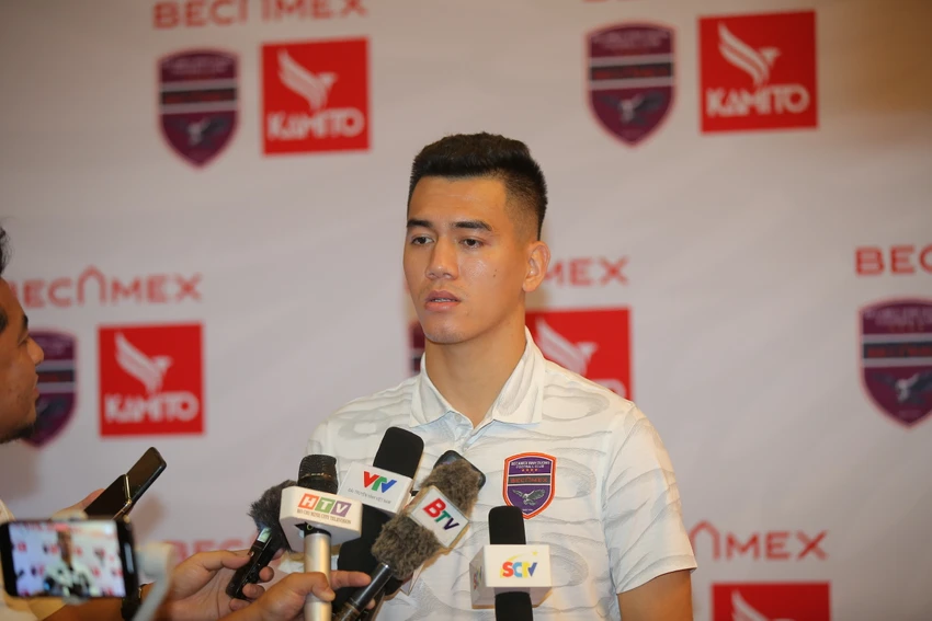 Tiến Linh và đồng đội B. Bình Dương quyết tâm giành huy chương V-League 2023. Ảnh: ANH PHƯƠNG. Tiến Linh và đồng đội B. Bình Dương quyết tâm giành huy chương V-League 2023. Ảnh: ANH PHƯƠNG.
