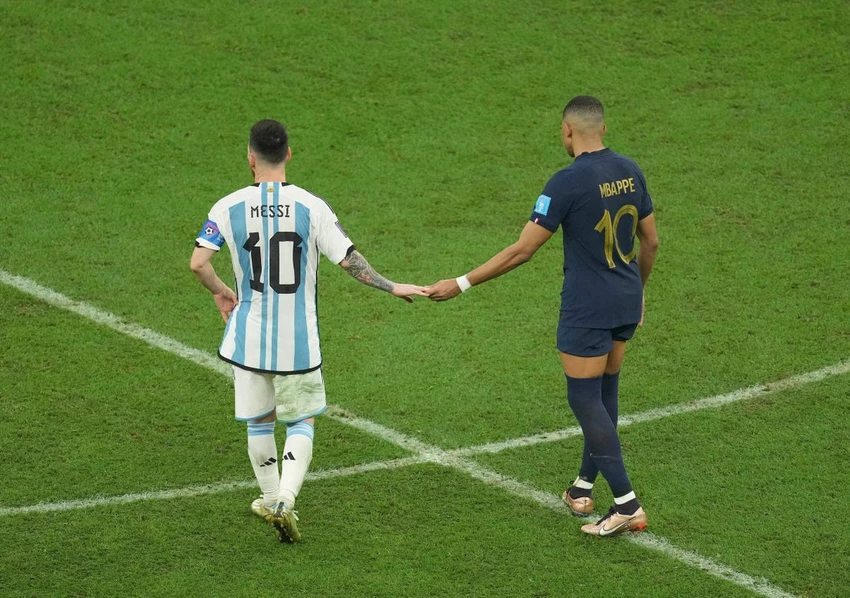 Messi khẳng định giữa anh và đàn em Mbappe "không có vấn đề gì". Ảnh: GETTY.