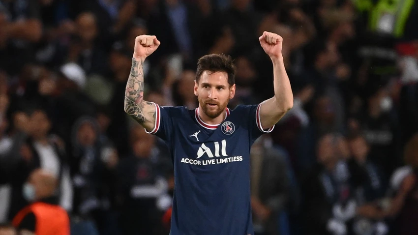 Messi đang khoác áo PSG nhưng trong trái tim anh vẫn nhớ về ngôi nhà cũ Barca. Ảnh: GETTY. Messi đang khoác áo PSG nhưng trong trái tim anh vẫn nhớ về ngôi nhà cũ Barca. Ảnh: GETTY.