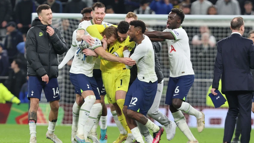 Harry Kane và đồng đội ăn mừng chiến thắng quý trước đối thủ lớn Man City. Ảnh: GETTY.