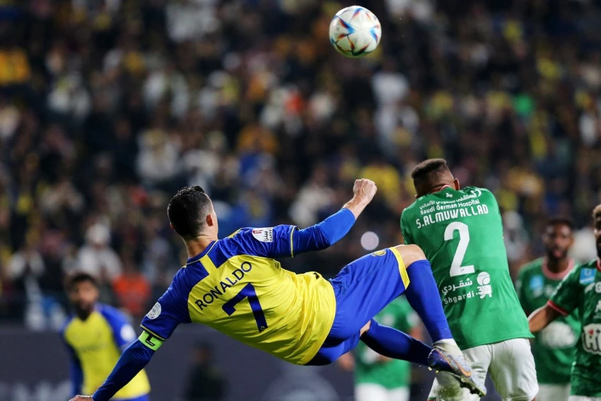 Al Taawoun đã lên một kế hoạch đặc biệt để "bắt chết" Ronaldo. Ảnh: GETTY. Al Taawoun đã lên một kế hoạch đặc biệt để "bắt chết" Ronaldo. Ảnh: GETTY.