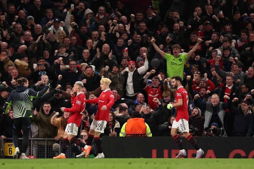 Antony và đồng đội Man United ăn mừng bàn thắng vào lưới Barca. Ảnh: GETTY.