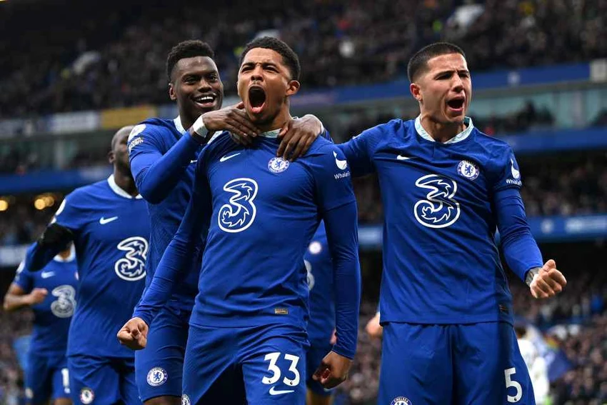 Wesley Fofana ghi bàn vào lưới Leeds giúp chiếc ghế của HLV Potter tạm yên ổn. Ảnh: GETTY.