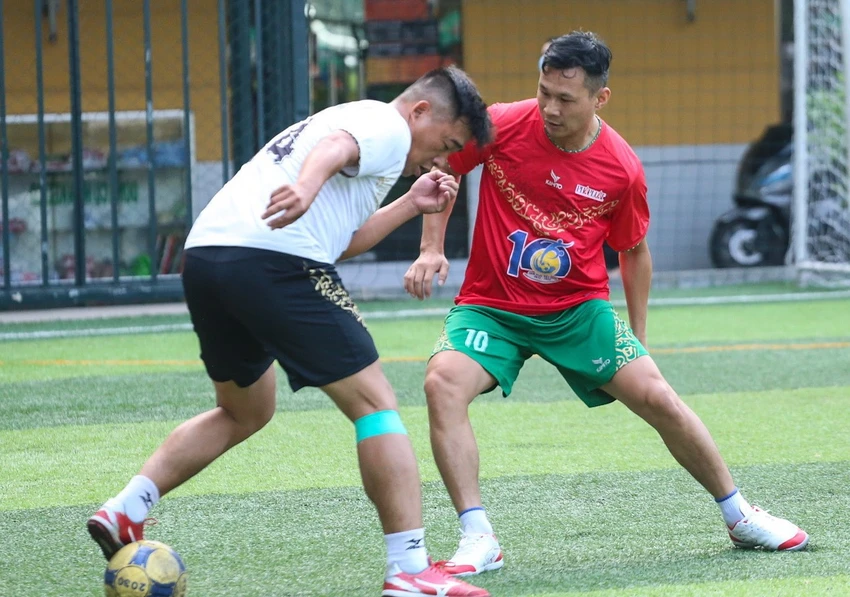 Sân chơi Fair Play Cup quy tụ "Vua phủi" Nguyễn Văn Cáp thử sức với đội trưởng cũ của tuyển Futsal quốc gia Nguyễn Bảo Quân. Sân chơi Fair Play Cup quy tụ "Vua phủi" Nguyễn Văn Cáp thử sức với đội trưởng cũ của tuyển Futsal quốc gia Nguyễn Bảo Quân.