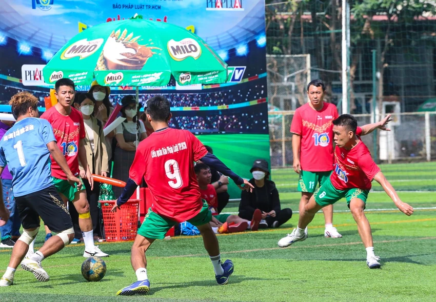 Các nhân vật từng đoạt giải thưởng Fair Play hội ngộ vui vẻ trong ngày hội bóng đá... Các nhân vật từng đoạt giải thưởng Fair Play hội ngộ vui vẻ trong ngày hội bóng đá...