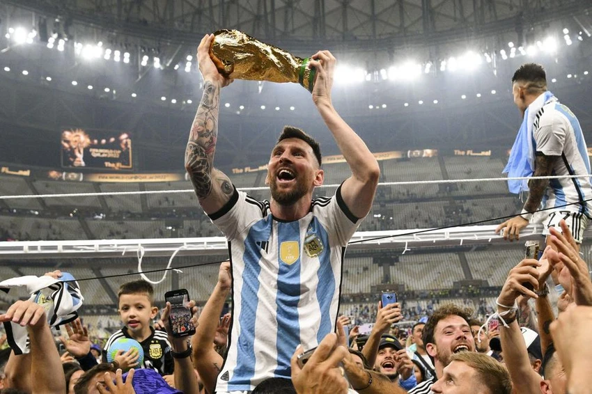 Chiếc cúp vô địch thế giới đầu tiên của Messi. Ảnh: GETTY. Chiếc cúp vô địch thế giới đầu tiên của Messi. Ảnh: GETTY.