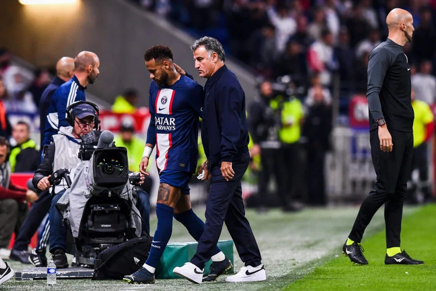HLV Galtier mất điểm nhiều sau khi PSG bị loại khỏi đấu trường Champions League. Ảnh: GETTY.