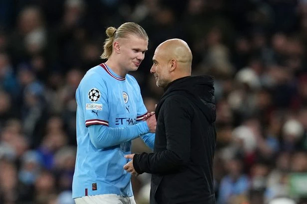 HLV Pep Guardiola nói đùa rằng muốn cho Haaland có thêm mục tiêu phấn đấu trong tương lai sau khi đã ghi 5 bàn thắng. Ảnh: GETTY. HLV Pep Guardiola nói đùa rằng muốn cho Haaland có thêm mục tiêu phấn đấu trong tương lai sau khi đã ghi 5 bàn thắng. Ảnh: GETTY.