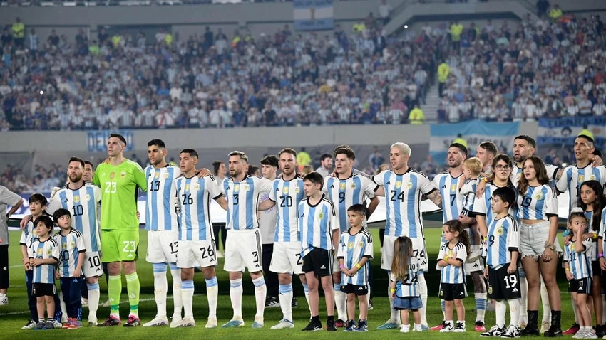 Messi và đồng đội xúc động khi hát quốc ca chuẩn bị trận giao hữu với Panama. Ảnh: GETTY. Messi và đồng đội xúc động khi hát quốc ca chuẩn bị trận giao hữu với Panama. Ảnh: GETTY.