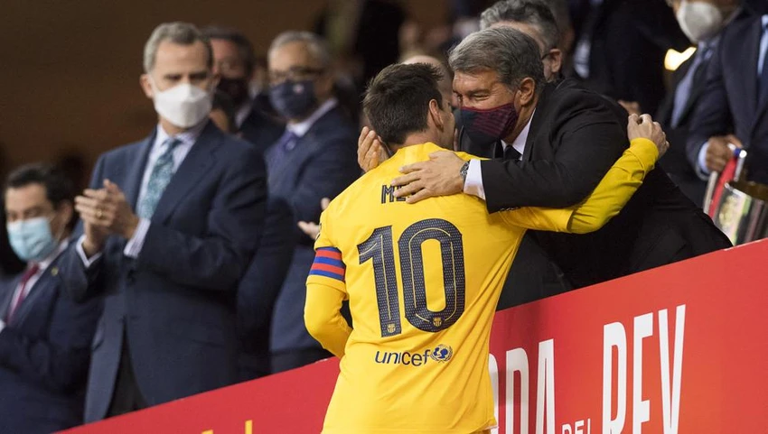 Chủ tịch Laporta rất muốn đưa Messi trở lại sân Camp Nou. Ảnh: GETTY.