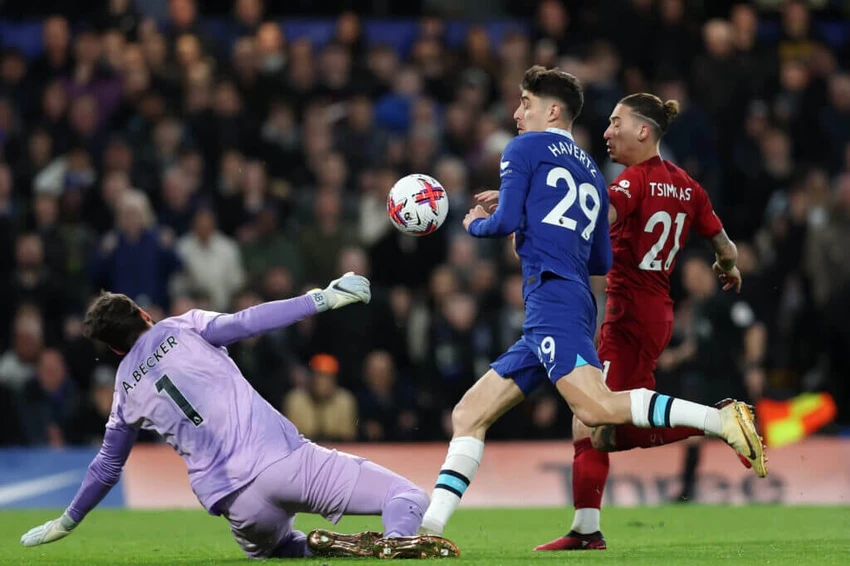 Các cầu thủ Liverpool chơi nhạt nhòa trong chuyến làm khách gần nhất trên sân của Chelsea. Ảnh: GETTY.