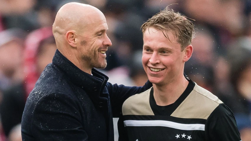 HLV Ten Hag có lẽ không thể chuyển nhượng học trò cũ De Jong từ Barca. Ảnh: GETTY.