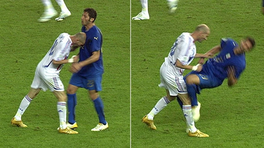 Khoảnh khắc Zidane húc đầu vào ngực Materazzi trong trận chung kết World Cup 2006. Ảnh: GETTY. Khoảnh khắc Zidane húc đầu vào ngực Materazzi trong trận chung kết World Cup 2006. Ảnh: GETTY.