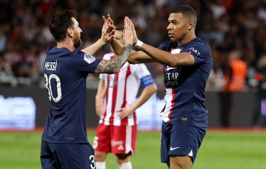 Mbappe rất muốn chơi chung với Messi để học hỏi. Ảnh: GETTY. Mbappe rất muốn chơi chung với Messi để học hỏi. Ảnh: GETTY.