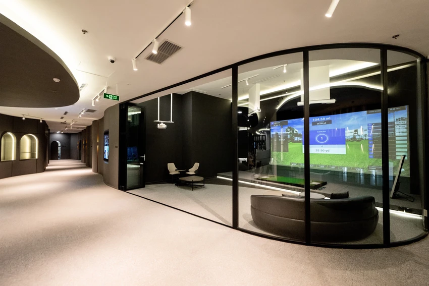 Khách hàng đến CLB Golf Công Nghệ của VGS Invest sẽ được trải nghiệm luyện tập golf với các thiết bị tương tác tối tân. Ảnh: QUANG THẮNG. Khách hàng đến CLB Golf Công Nghệ của VGS Invest sẽ được trải nghiệm luyện tập golf với các thiết bị tương tác tối tân. Ảnh: QUANG THẮNG.