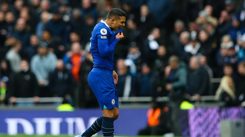 Thiago Silva buồn tủi sau khi Chelsea dừng chân ở tứ kết Champions League. Ảnh: GETTY. Thiago Silva buồn tủi sau khi Chelsea dừng chân ở tứ kết Champions League. Ảnh: GETTY.