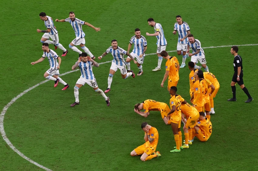 Đội tuyển Argentina đánh bại Hà Lan ở tứ kết World Cup 2022. Ảnh: GETTY.