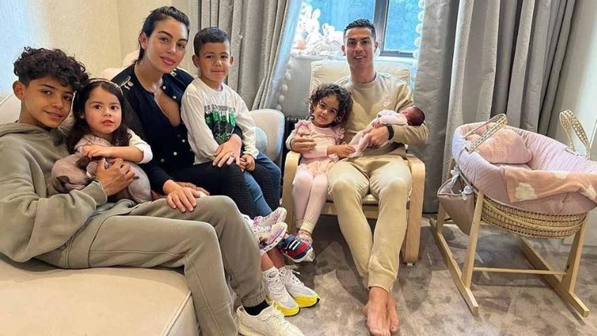 Gia đình đông con của Ronaldo và Georgina. Ảnh: GETTY.