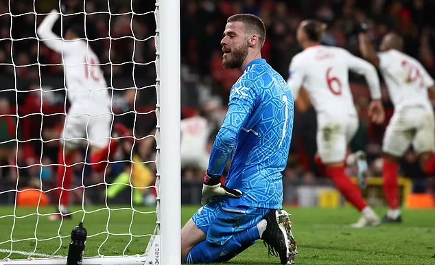 Thủ môn De Gea bị xem là "tội đồ" khi mắc lỗi trong ba bàn thua của Man United. Ảnh: GETTY. Thủ môn De Gea bị xem là "tội đồ" khi mắc lỗi trong ba bàn thua của Man United. Ảnh: GETTY.