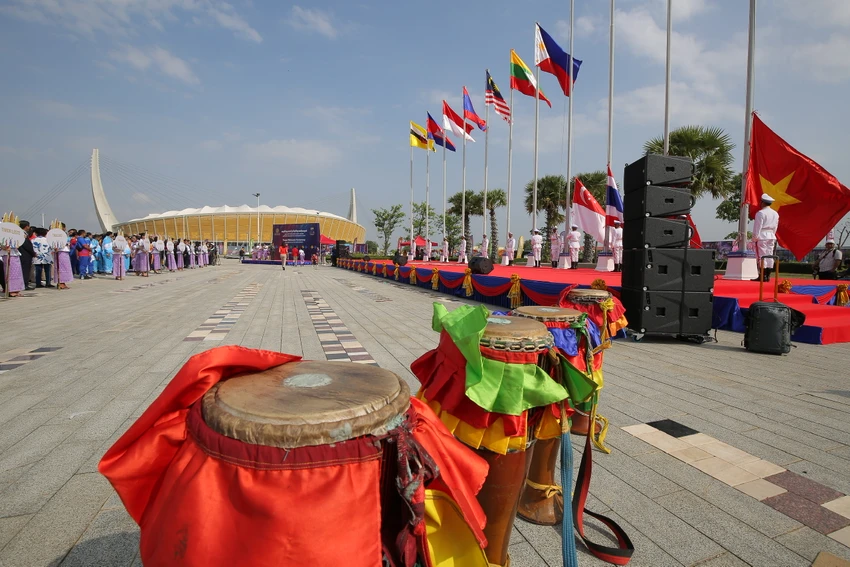Chỉ còn một ngày nữa, SEA Games 32 sẽ chính thức khai mạc tại sân vận động Morodok Tecno. Ảnh: ANH PHƯƠNG. Chỉ còn một ngày nữa, SEA Games 32 sẽ chính thức khai mạc tại sân vận động Morodok Tecno. Ảnh: ANH PHƯƠNG.