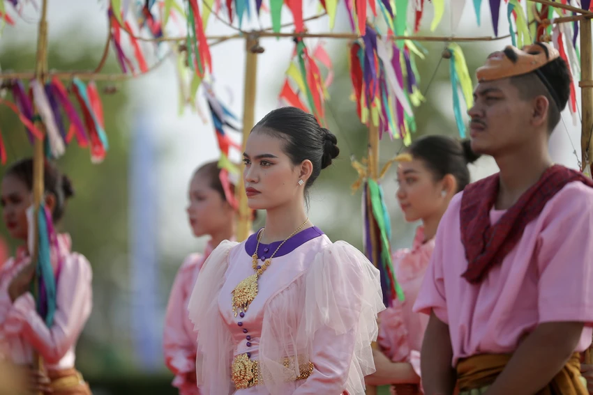 Lần đầu tiên tổ chức SEA Games, chủ nhà Campuchia chơi lớn khi miễn phí mọi dịch vụ lưu trú, ăn uống, di chuyển cho hơn 9.000 vận động viên, HLV - những người trực tiếp tham gia tập luyện và thi đấu. Lần đầu tiên tổ chức SEA Games, chủ nhà Campuchia chơi lớn khi miễn phí mọi dịch vụ lưu trú, ăn uống, di chuyển cho hơn 9.000 vận động viên, HLV - những người trực tiếp tham gia tập luyện và thi đấu.