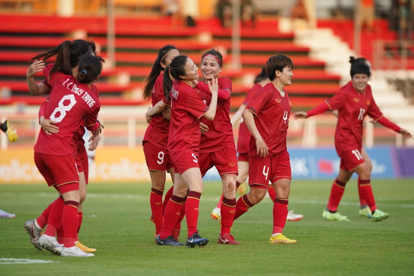 Sau hai trận ra quân SEA Games 32, thầy trò Mai Đức Chung toàn thắng để dẫn đầu bảng B và nắm lợi thế ở trận cuối gặp Philippines. Ảnh: ANH PHƯƠNG. Sau hai trận ra quân SEA Games 32, thầy trò Mai Đức Chung toàn thắng để dẫn đầu bảng B và nắm lợi thế ở trận cuối gặp Philippines. Ảnh: ANH PHƯƠNG.