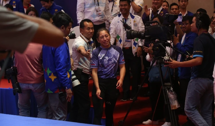 SEA Games 2019, nữ võ sĩ Jessa Khan từng giành HCV cho thể thao Campuchia tại Philippines nhưng không có gì hạnh phúc bằng khi cô lên ngôi vô địch ngay trên quê nhà. SEA Games 2019, nữ võ sĩ Jessa Khan từng giành HCV cho thể thao Campuchia tại Philippines nhưng không có gì hạnh phúc bằng khi cô lên ngôi vô địch ngay trên quê nhà.