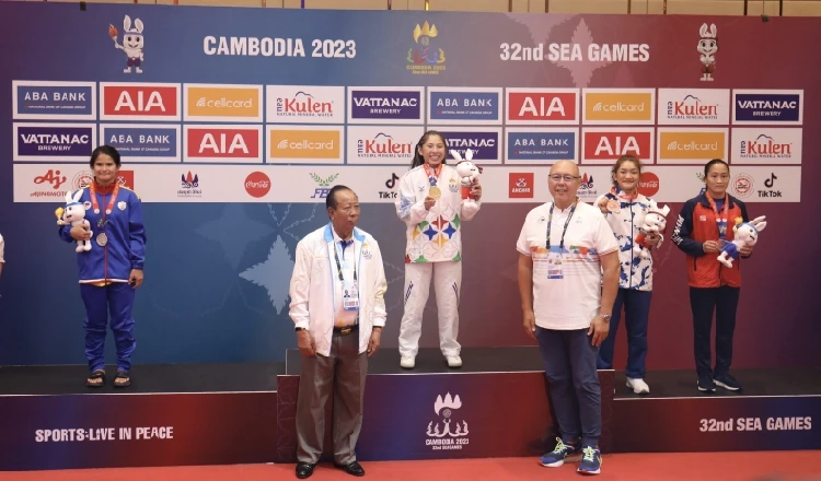 Hồi cuối năm ngoái, Jessa Khan đã giành HCV tại giải vô địch thế giới Ju-Jitsu diễn ra ở Abu Dhabi, thủ đô của UAE và chiếc huy chương danh giá tiếp theo tại SEA Games 32 trên quê hương Campuchia. Hồi cuối năm ngoái, Jessa Khan đã giành HCV tại giải vô địch thế giới Ju-Jitsu diễn ra ở Abu Dhabi, thủ đô của UAE và chiếc huy chương danh giá tiếp theo tại SEA Games 32 trên quê hương Campuchia.
