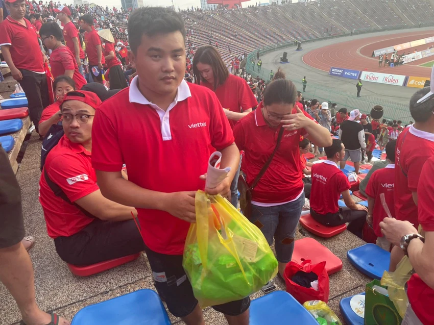 Hành động của các CĐV Việt Nam và Campuchia đã gây nhiều ấn tượng cho đông đảo khán giả đồng thời giúp họ ngày càng ý thức hơn về hoạt động vệ sinh công cộng, cụ thể là khi thưởng lãm một trận bóng đá. Hành động của các CĐV Việt Nam và Campuchia đã gây nhiều ấn tượng cho đông đảo khán giả đồng thời giúp họ ngày càng ý thức hơn về hoạt động vệ sinh công cộng, cụ thể là khi thưởng lãm một trận bóng đá.