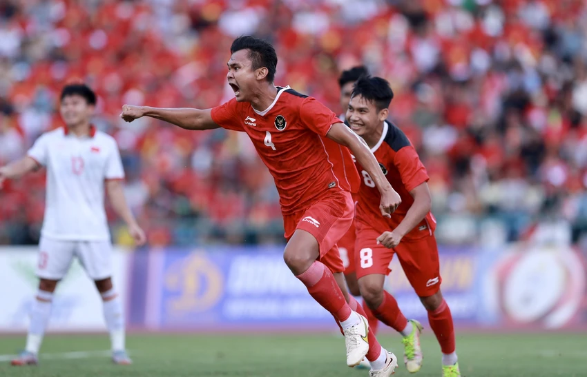 Indonesia luôn bắt đồng nghiệp rơi vào thế rượt đuổi và tỉnh táo ăn bàn ở phút bù giờ. Ảnh: ANH PHƯƠNG. Indonesia luôn bắt đồng nghiệp rơi vào thế rượt đuổi và tỉnh táo ăn bàn ở phút bù giờ. Ảnh: ANH PHƯƠNG.