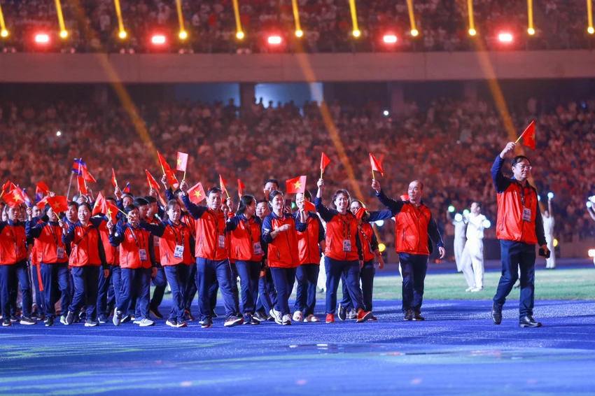 Thể thao Việt Nam xếp nhất toàn đoàn ở SEA Games 32 với tổng cộng 355 huy chương (136 HCV, 105 HCB, 104 HCĐ). Ảnh: ANH PHƯƠNG. Thể thao Việt Nam xếp nhất toàn đoàn ở SEA Games 32 với tổng cộng 355 huy chương (136 HCV, 105 HCB, 104 HCĐ). Ảnh: ANH PHƯƠNG.