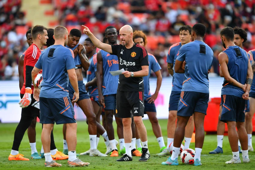 HLV Ten Hag đã nhắn nhủ với chủ mới của Man United cần tránh vết xe đổ của Chelsea. Ảnh: GETTY.