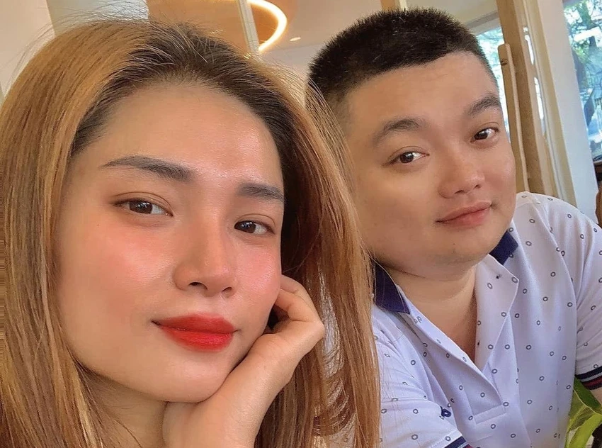 Cũng có những sóng gió trong mối quan hệ của hai nhà vô địch châu Á nhưng rồi cả hai cùng siết chặt tay nhau hứa hẹn đi hết quãng đường còn lại trong cuộc sống với niềm đam mê chung bất tận là cống hiến cho làng bóng ném tỉnh nhà và quốc gia. Cũng có những sóng gió trong mối quan hệ của hai nhà vô địch châu Á nhưng rồi cả hai cùng siết chặt tay nhau hứa hẹn đi hết quãng đường còn lại trong cuộc sống với niềm đam mê chung bất tận là cống hiến cho làng bóng ném tỉnh nhà và quốc gia.