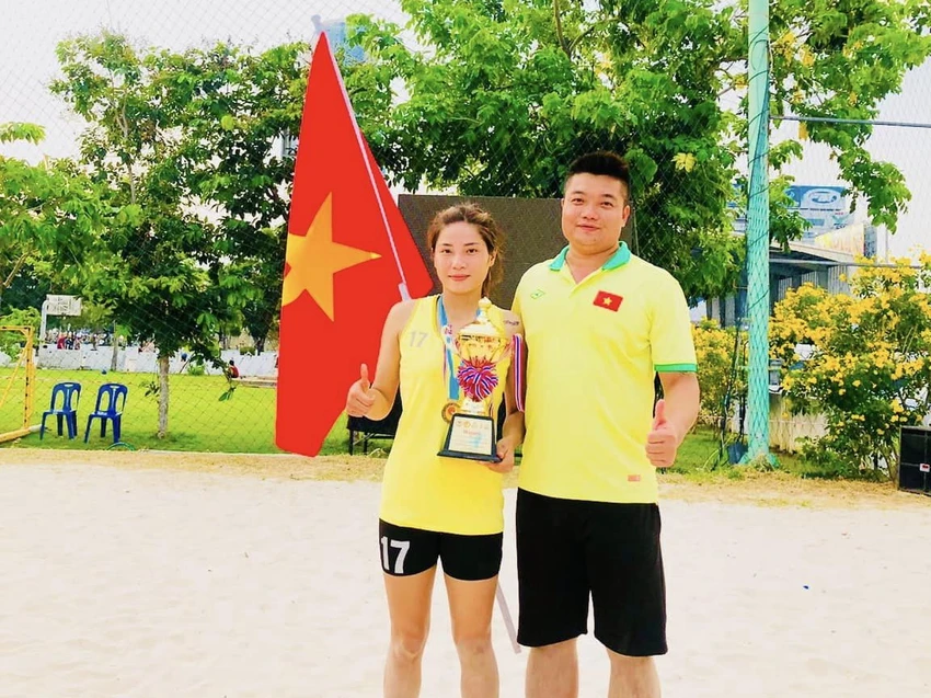 Thầy trò Thái Hòa - Kim Yến lọt vào tốp 13 thế giới trong cuộc chơi lớn ở Hy Lạp. Đã từng ghi nhiều bàn thắng đẹp vào lưới đối phương nhưng với Kim Yến, bàn thắng vàng quan trọng nhất của cô chính là ghi dấn ấn vào trái tim của Thái Hòa. Thầy trò Thái Hòa - Kim Yến lọt vào tốp 13 thế giới trong cuộc chơi lớn ở Hy Lạp. Đã từng ghi nhiều bàn thắng đẹp vào lưới đối phương nhưng với Kim Yến, bàn thắng vàng quan trọng nhất của cô chính là ghi dấn ấn vào trái tim của Thái Hòa.