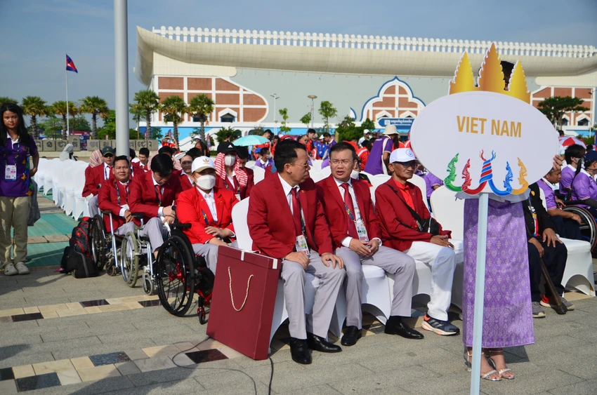 ... trong sự hân hoan của các đoàn thể thao người khuyết tật Đông Nam Á. Ảnh: ANH DƯƠNG. ... trong sự hân hoan của các đoàn thể thao người khuyết tật Đông Nam Á. Ảnh: ANH DƯƠNG.