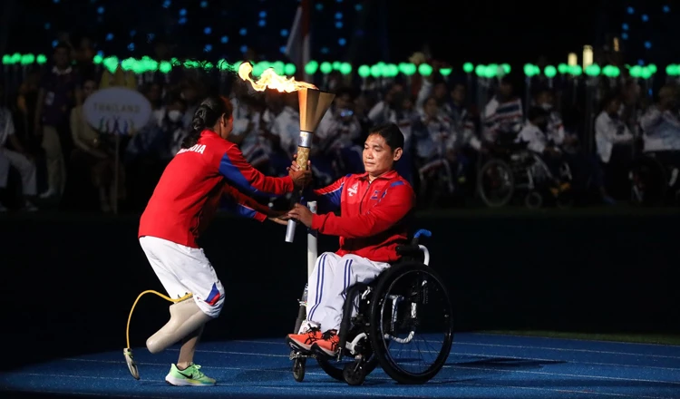 Các vận động viên xuất sắc của chủ nhà Campuchia tham gia lễ rước đuốc Para Games 12... Các vận động viên xuất sắc của chủ nhà Campuchia tham gia lễ rước đuốc Para Games 12...
