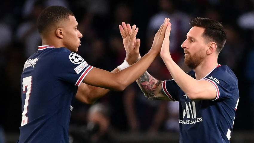 Tiền đạo người Pháp và Messi có trong danh sách đội hình tiêu biểu của Ligue 1. Ảnh: GETTY. Tiền đạo người Pháp và Messi có trong danh sách đội hình tiêu biểu của Ligue 1. Ảnh: GETTY.