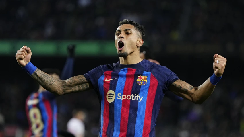 Raphinha sẽ ra đi nhường chỗ cho Messi trở lại. Ảnh: GETTY. Raphinha sẽ ra đi nhường chỗ cho Messi trở lại. Ảnh: GETTY.