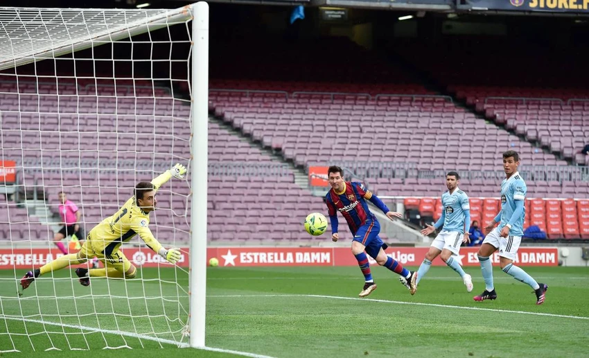 Tiền đạo 7 lần giành Quả bóng vàng không muốn chờ đợi Barca vì thiếu tin tưởng vào CLB sau một lần anh phải chia tay trong nước mắt. Ảnh: GETTY. Tiền đạo 7 lần giành Quả bóng vàng không muốn chờ đợi Barca vì thiếu tin tưởng vào CLB sau một lần anh phải chia tay trong nước mắt. Ảnh: GETTY.