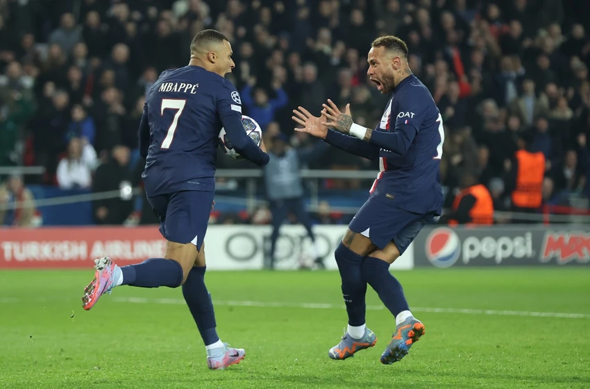 Tài năng trẻ người Pháp muốn chơi ở Ligue 1 thêm một mùa bóng nữa để phá kỷ lục của đàn anh. Ảnh: GETTY. Tài năng trẻ người Pháp muốn chơi ở Ligue 1 thêm một mùa bóng nữa để phá kỷ lục của đàn anh. Ảnh: GETTY.