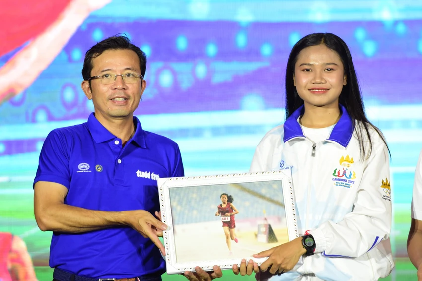 Phó tổng biên tập báo Tuổi Trẻ - ông Trần Xuân Toàn cho biết: "Trên cả những tấm huy chương SEA Games, câu chuyện của các VĐV đã truyền cảm hứng mạnh mẽ đến cộng đồng, đặc biệt là những người hâm mộ thể thao. Đó là tinh thần thể thao cao thượng, nỗ lực vượt qua mọi khó khăn để về đích, khẳng định giá trị của bản thân và mang vinh quang về cho Tổ quốc. Phó tổng biên tập báo Tuổi Trẻ - ông Trần Xuân Toàn cho biết: "Trên cả những tấm huy chương SEA Games, câu chuyện của các VĐV đã truyền cảm hứng mạnh mẽ đến cộng đồng, đặc biệt là những người hâm mộ thể thao. Đó là tinh thần thể thao cao thượng, nỗ lực vượt qua mọi khó khăn để về đích, khẳng định giá trị của bản thân và mang vinh quang về cho Tổ quốc.