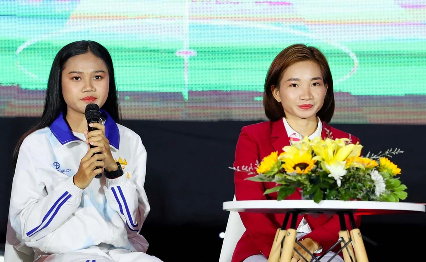 Nguyễn Thị Oanh, cô gái nhỏ quê Bắc Giang là biểu tượng cho tính bền bỉ vô song của người phụ nữ Việt Nam. Phải thi đấu liền hai nội dung chạy 1.500 mét và 3.000 mét vượt chướng ngại vật trong vòng 30 phút, Nguyễn Thị Oanh vẫn xuất sắc giành HCV ở cả hai nội dung này. Nguyễn Thị Oanh, cô gái nhỏ quê Bắc Giang là biểu tượng cho tính bền bỉ vô song của người phụ nữ Việt Nam. Phải thi đấu liền hai nội dung chạy 1.500 mét và 3.000 mét vượt chướng ngại vật trong vòng 30 phút, Nguyễn Thị Oanh vẫn xuất sắc giành HCV ở cả hai nội dung này.