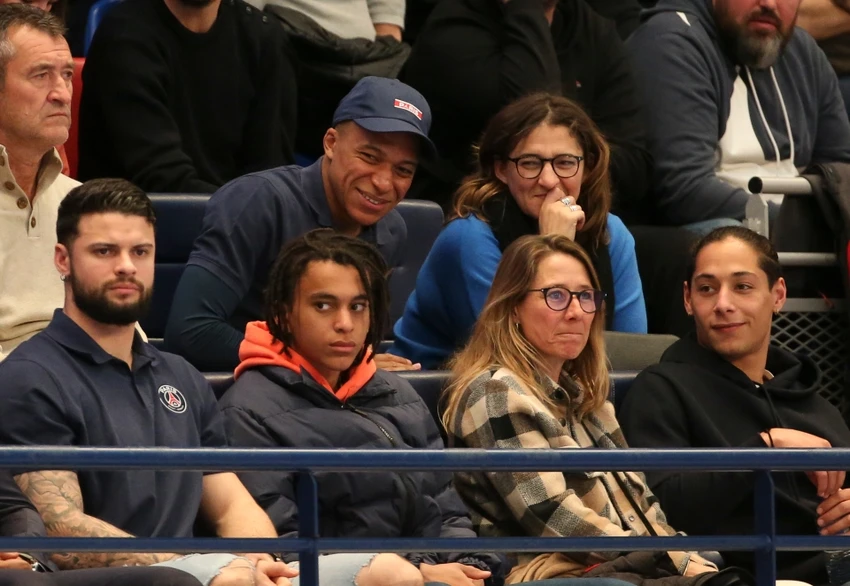 Mẹ của Mbappe bị tố muốn làm người đại diện của Hakimi. Ảnh: GETTY. Mẹ của Mbappe bị tố muốn làm người đại diện của Hakimi. Ảnh: GETTY.